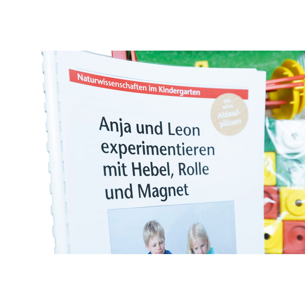 Anja und Leon experimentieren mit Hebel, Rolle und Magnet