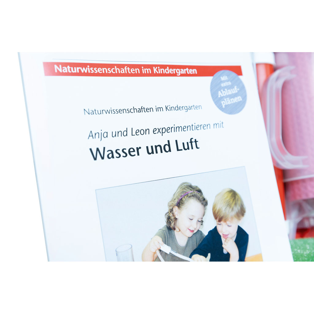 Anja und Leon experimentieren mit Wasser und Luft